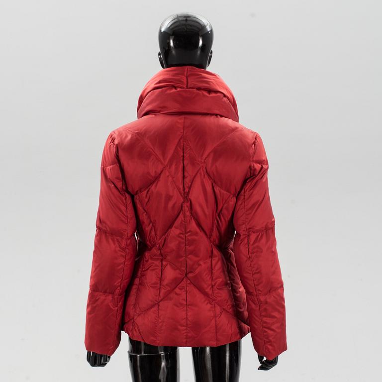 JACKA, Max Mara.