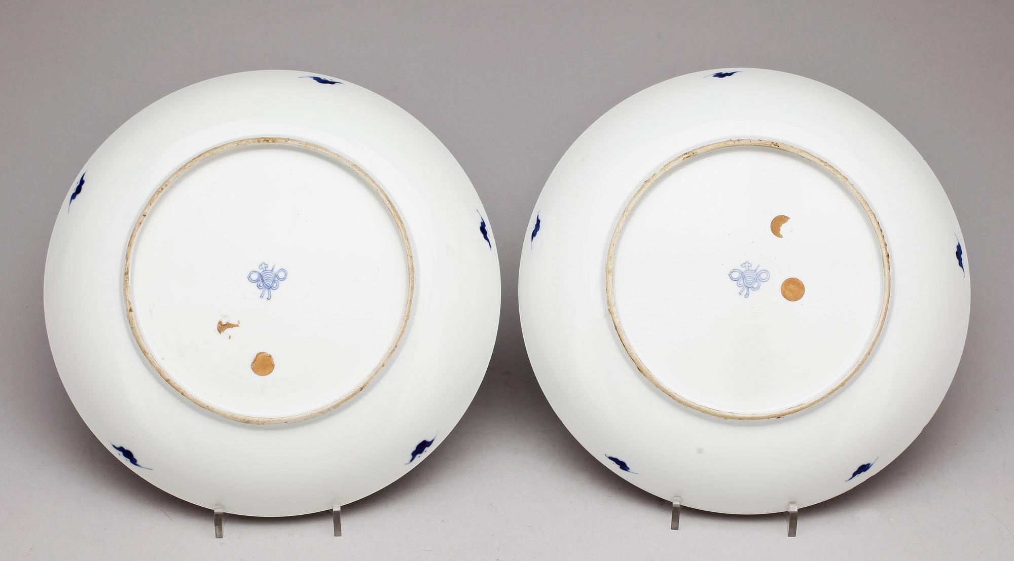 SKÅLFAT, ett par, porslin, Kina. Qing dynastin, 1800-tal.