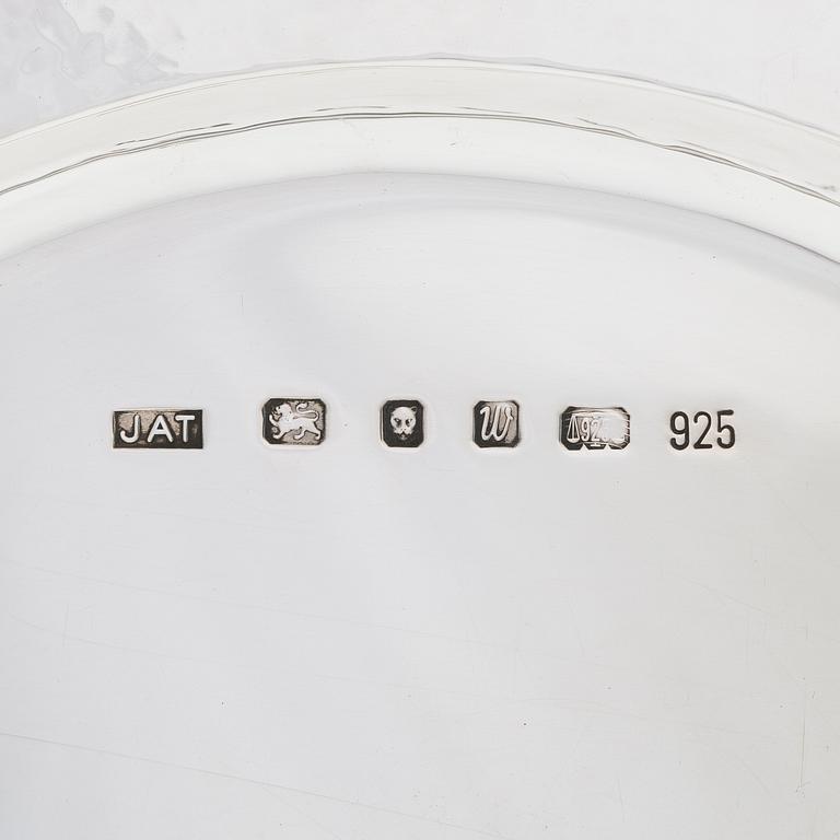 Pekka Piekäinen, bricka, sterlingsilver, för J.A. Tarkiainen, London 1996.