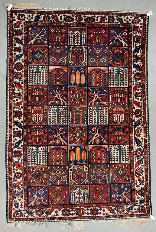 MATTA, Bachtiari, old/semiantik. Ca 318x216 cm.