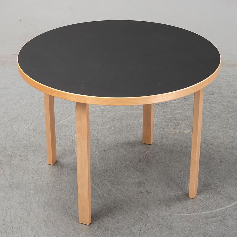 ALVAR AALTO, bord "90A" och stolar, 4 st, "68", Artek.