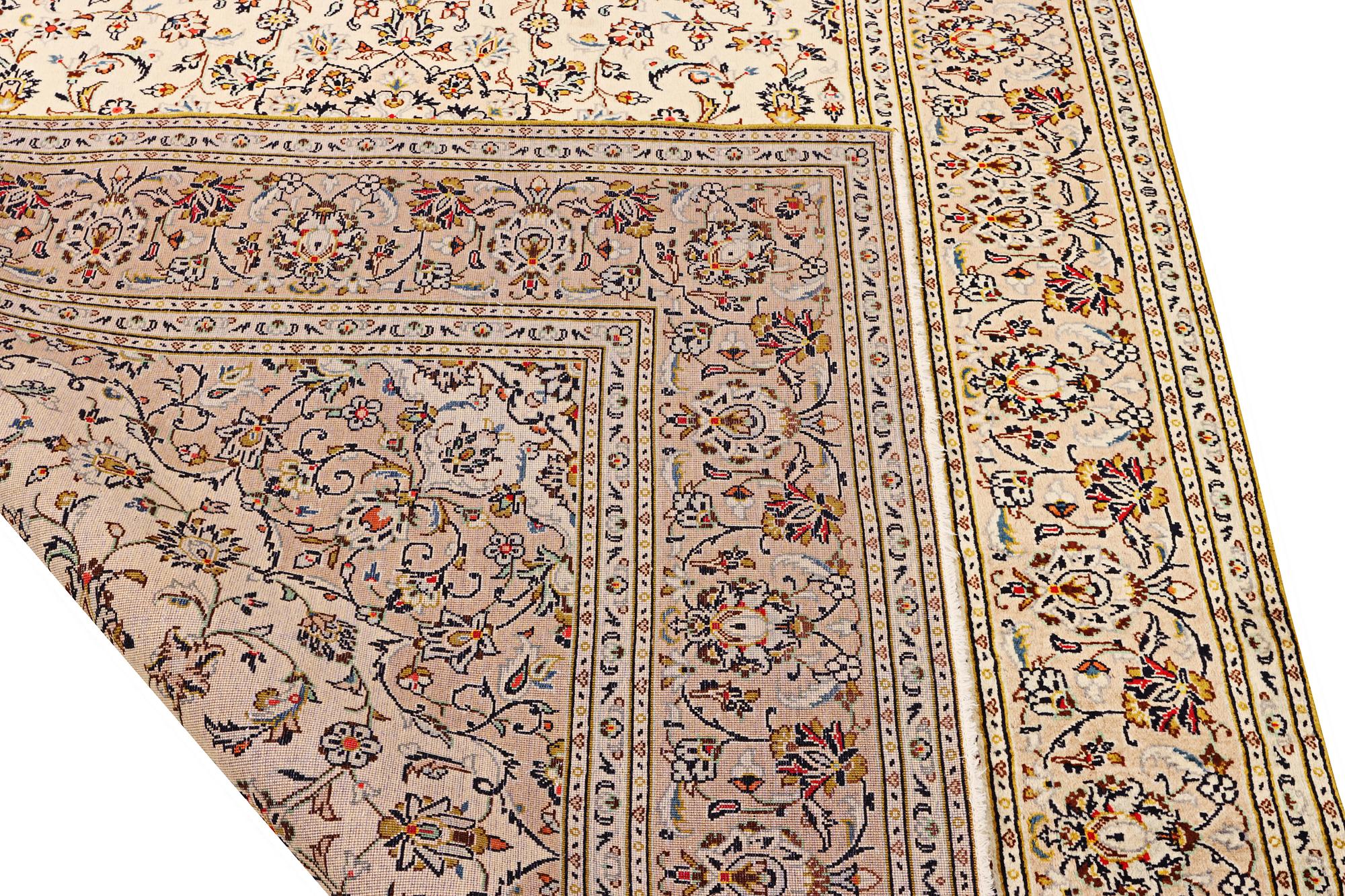A Kashan carpet, c. 295 x 197 cm .