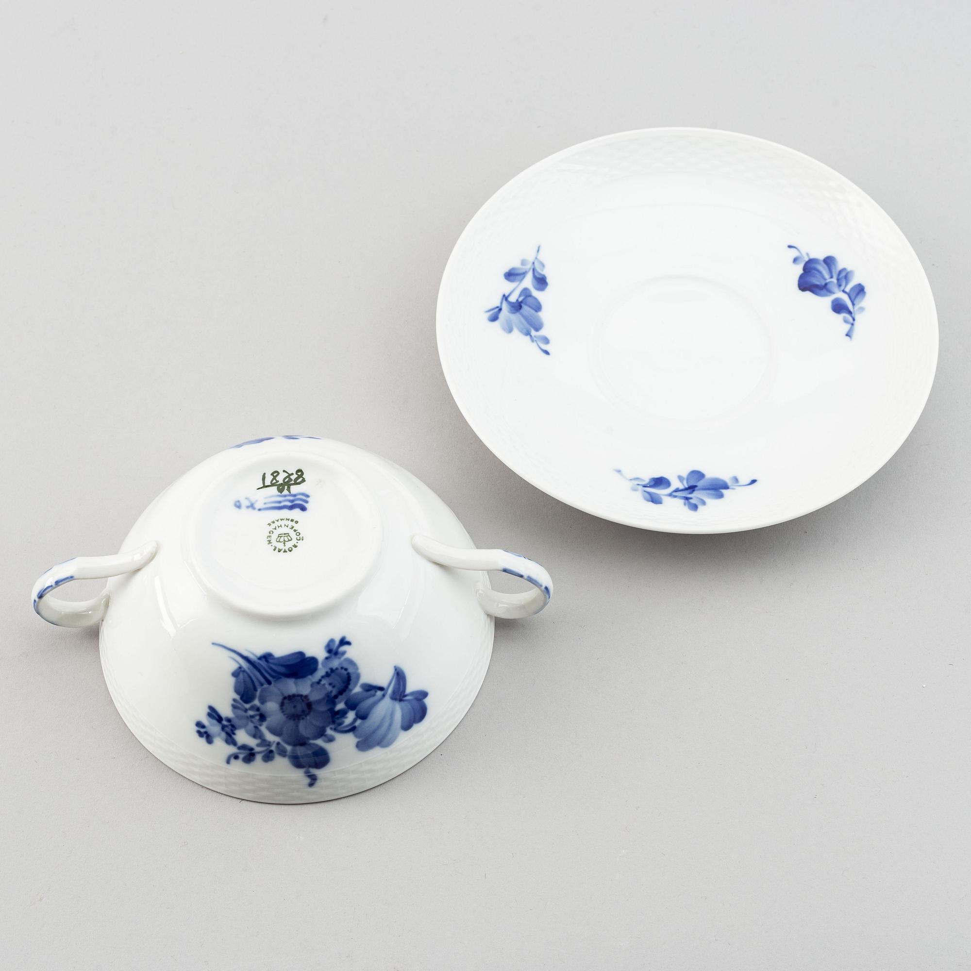 Royal Copenhagen, a part 'Blå Blomst' dinner service, Denmark (41 pieces).