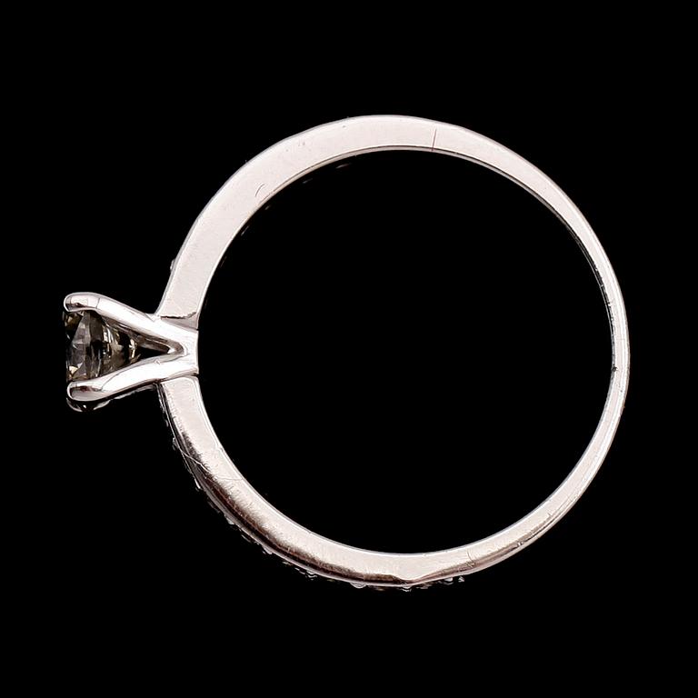 RING, 14 k vitguld, briljantslipade diamanter tot ca 1.00 ct.