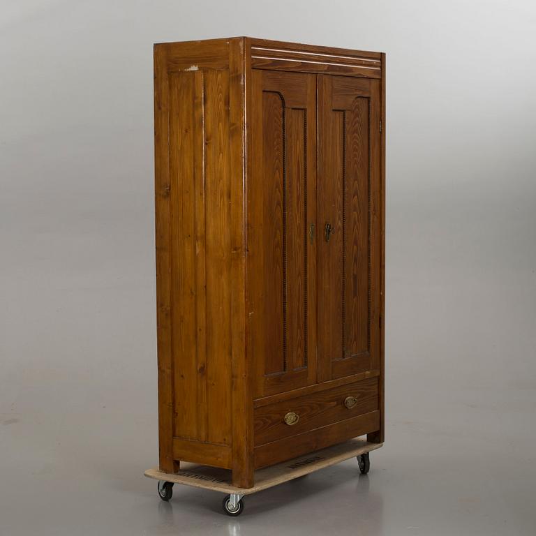 A DRESS CABINET EARLY 20TH CENTURY.