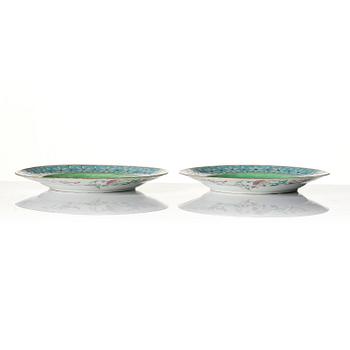 A pair of enamelled dishes, Qing dynasty, 19th Century.