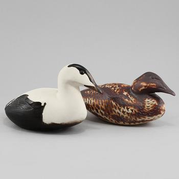 FIGURINER, 2 st, stengods, Paul Hoff, Gustavsberg, 1900-talets andra hälft.