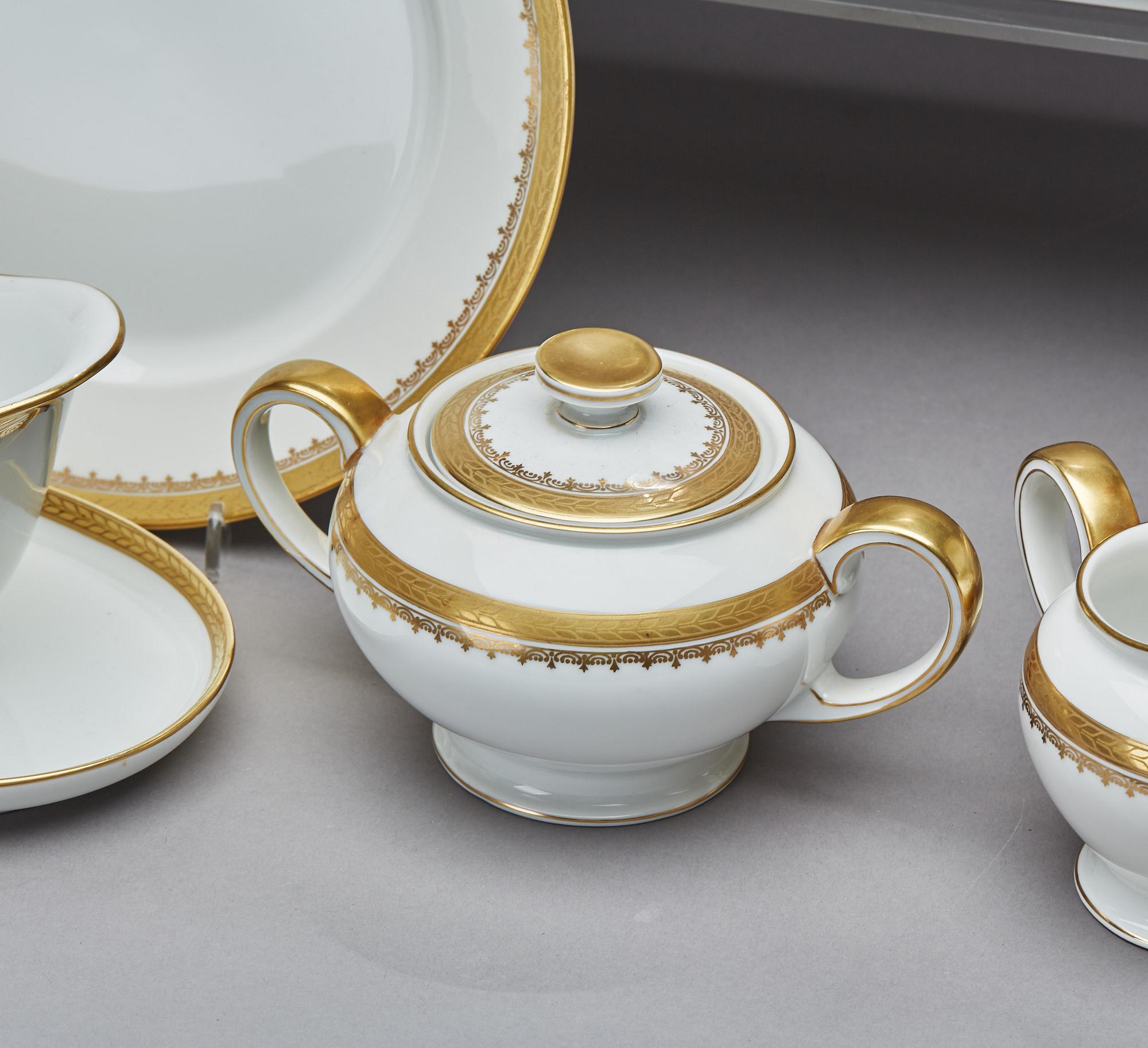 MATSERVIS, 81 delar, porslin, Rosenthal, vissa delar märkta "Helena" resp "Winnifred".