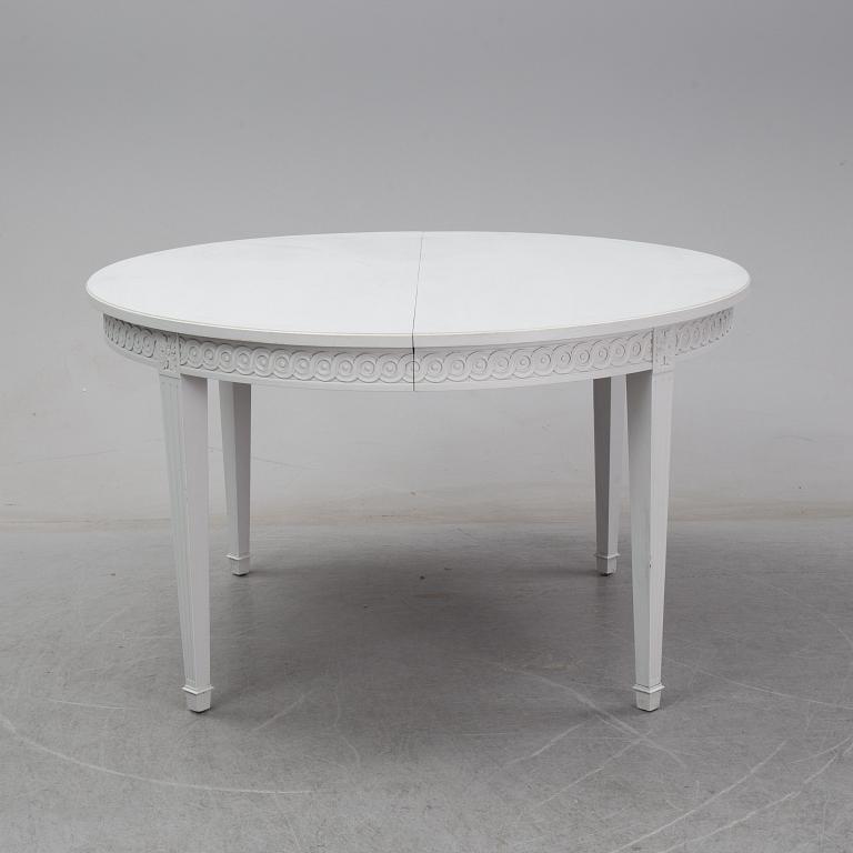 A mid 20th Century dinner table.