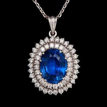 1152. A blue sapphire, app. 7 cts and brilliant cut diamond pendant, tot. app. 1 cts.