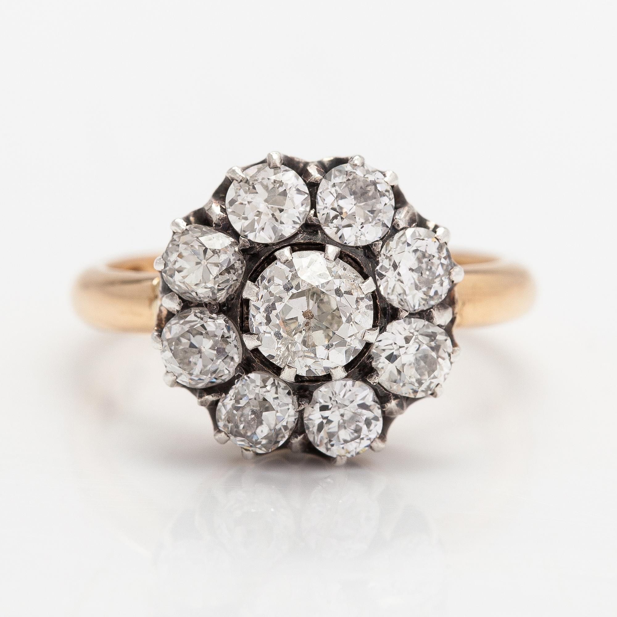 Ring, 18K guld och gammalslipade diamanter ca 1.80 ct totalt. Finland 1932.