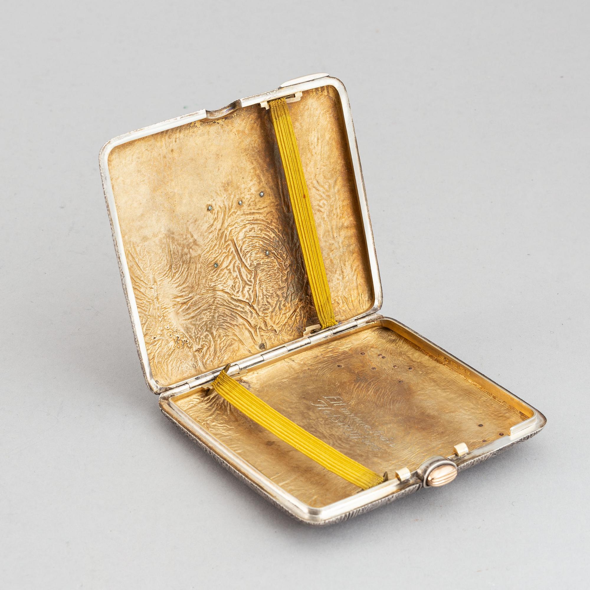 A finnish parcel-gilt silver cigarette case, Turku 1924.