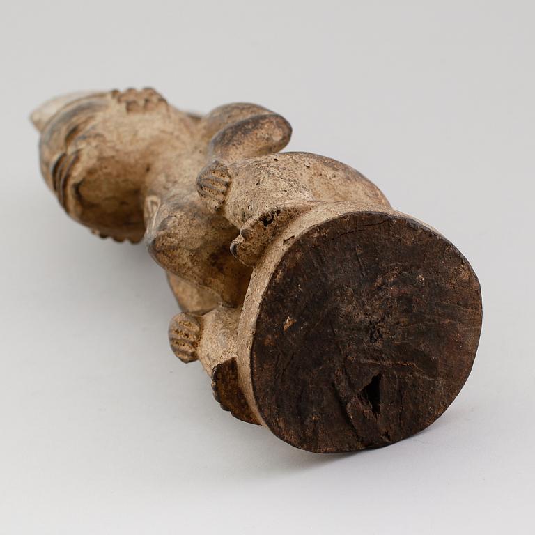 FIGUR, snidat trä, Afrika.