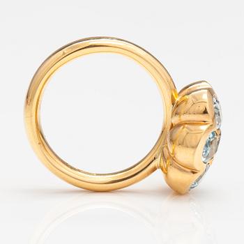 An 18K gold ring "English ginger bread" with topazes. Ofelia Jewelry, Helsinki.