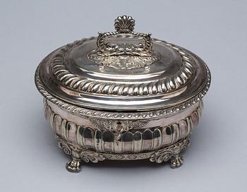 SKOCKERSKRIN, silver, Lars Magnus Sjöberg, Stockholm,1840. Vikt ca 462 g.
