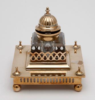 SKRIVBORDSET, 4 delar, mässing, Gusum.