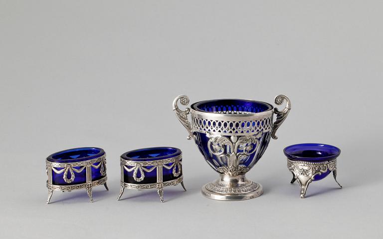 SALTKAR, 4 st, silver och glas, gustaviansk stil, Tyskland. 1900-tal.