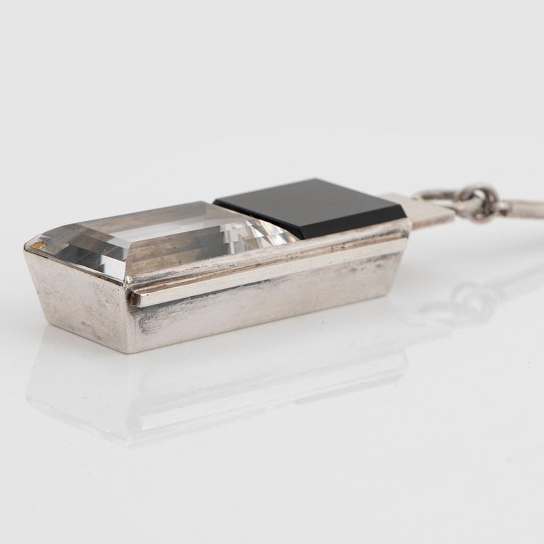 Wiwen Nilsson, hängsmycke, Lund 1937, silver med bergkristall och onyx.