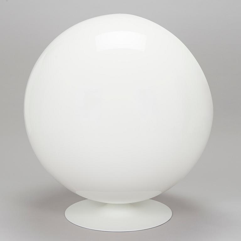 Eero Aarnio, pallotuoli, "Pallotuoli", Adelta 2000-luvun alku.