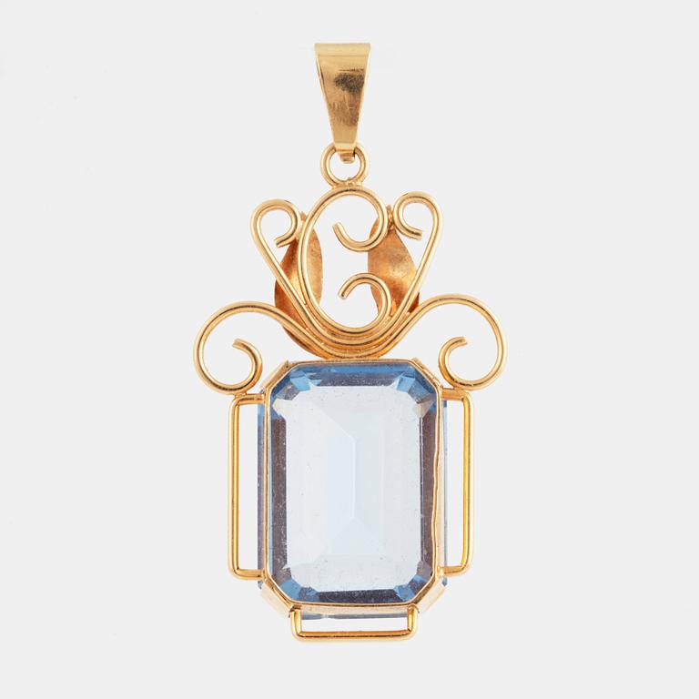 Blue synthetic spinel and 18K gold pendant.
