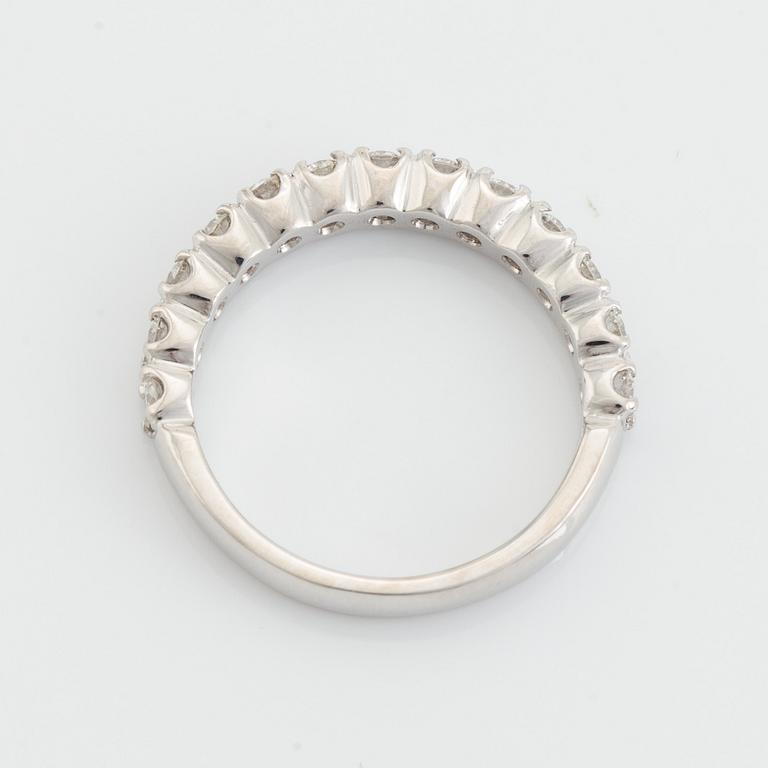 Brilliant cut diamond ring, total ca 0,71 ct.