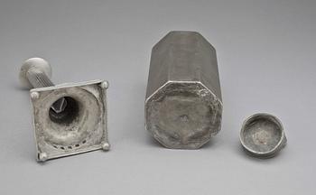 PARTI TENN, 2 delar, prismaflaska samt ljusstake, 1700/1800-tal.