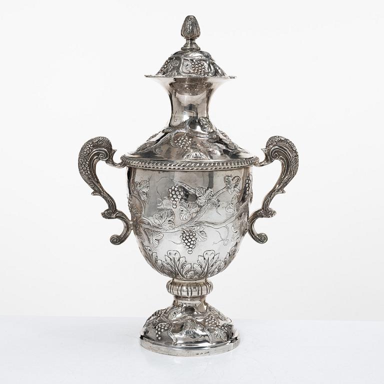 Lale Silverware & Co Ltd, a sterling silver wine cooler/lidded urn, Istanbul, Turkey 20th century.
