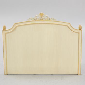 Sovrumsmöblemang, 4 delar, gustaviansk stil, sent 1900-tal.