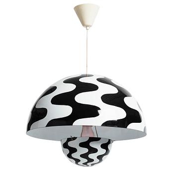 25. Verner Panton, taklampa, "Flower Pot", Louis Poulsen, Danmark, 1970-tal.