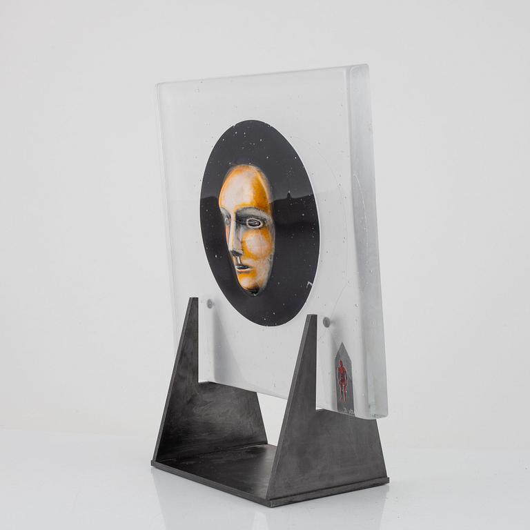 Bertil Vallien, skulptur/plakett med ställ, Kosta Boda, lim ed. 100.