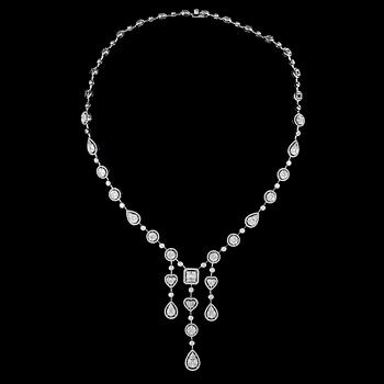 1243. A brilliant cut diamond necklace, tot. 9.98 cts.
