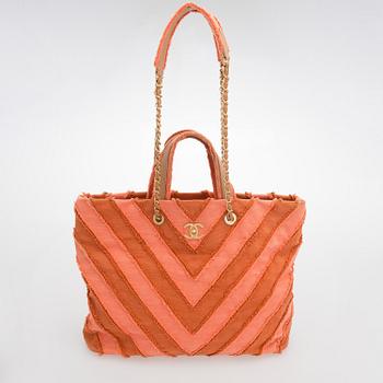 CHANEL, 'Canvas Chevron Patchwork Shopper Tote Bag', 2017.