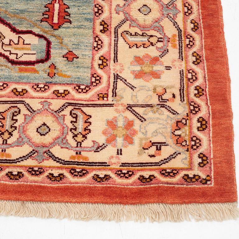 A carpet, Heriz pattern, ca. 432 x 305 cm.