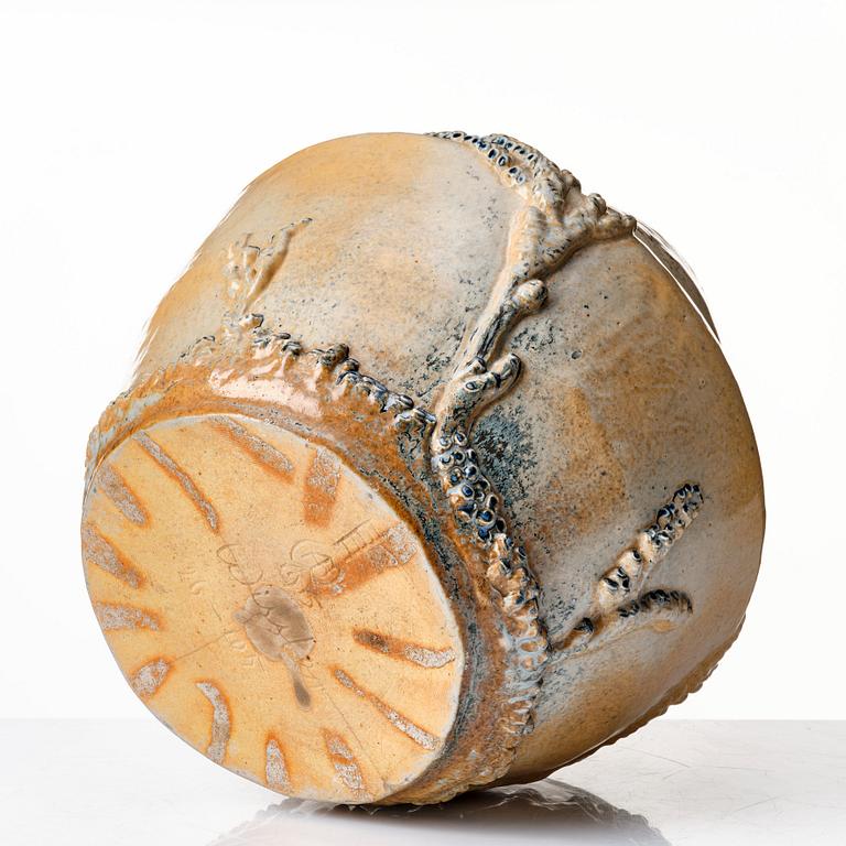 Anders & Bess Wissler, a stoneware jar, ateljé Solklinten, Mariefred, Sweden 1915.