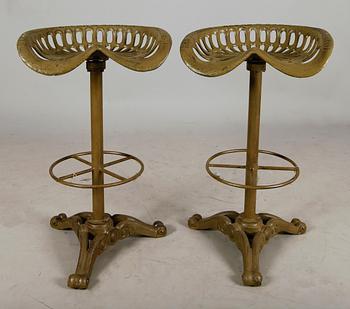 BARSTOLAR, 1 par, gjutjärn, 1900-talets andra hälft.