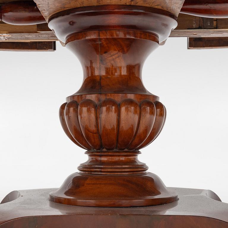 Dining table, Empire, 19th century.