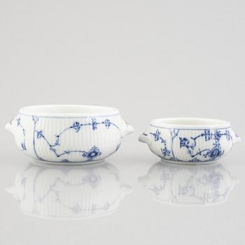 A group of three dishes and two bowls, 'Blue Fluted Plain'/'Musselmalet rifflet', Royal Copenhagen, 1898-1923 and later.