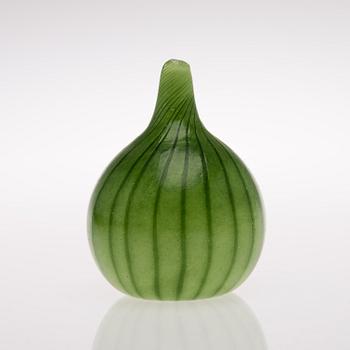 A glass sculpture by Oiva Toikka. Onion. Signed Oiva Toikka, Nuutajärvi Notsjö, 237/1000. Designed in 1991.