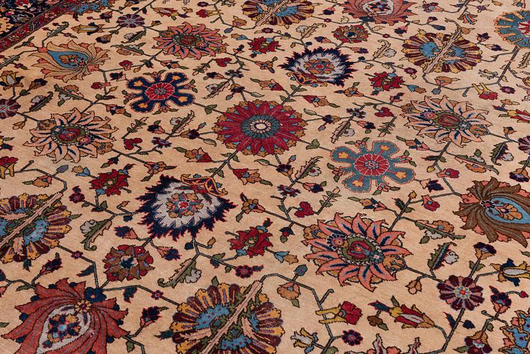 Matta, antik Täbris, Nordvästra Persien, ca 370 x 277 cm.
