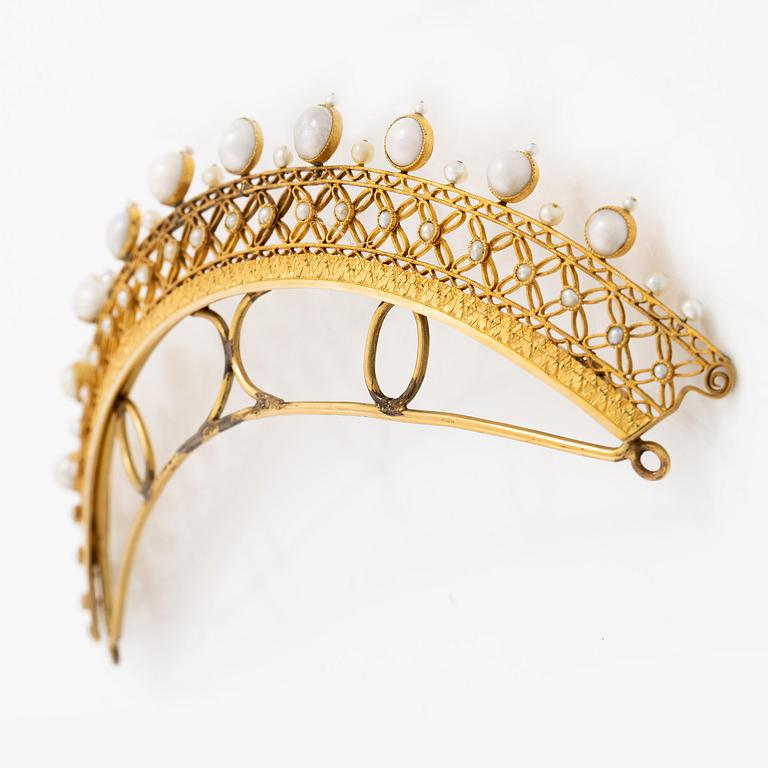 Diadem 18K guld med seedpärlor och halvpärlor, empire, 1800-tal.