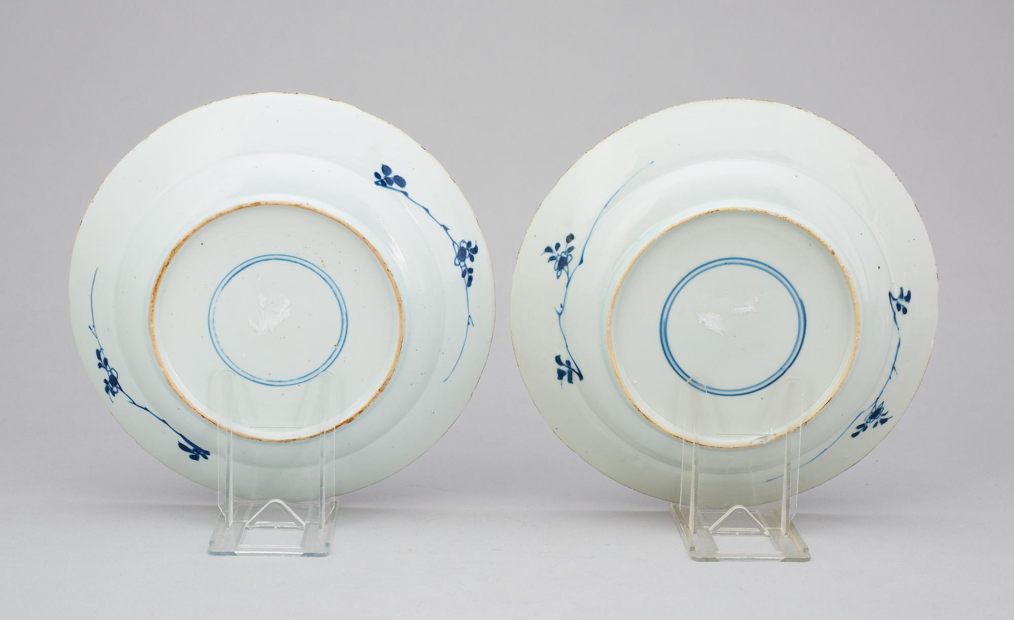 TALLRIKAR, ett par, porslin. Kangxi (1662-1722) Kina.