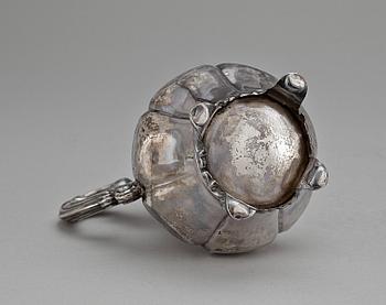 GRÄDDKANNA, silver, nyrokoko, Johan Olof Östlund, Gällivare 1865. Vikt ca 168 g.