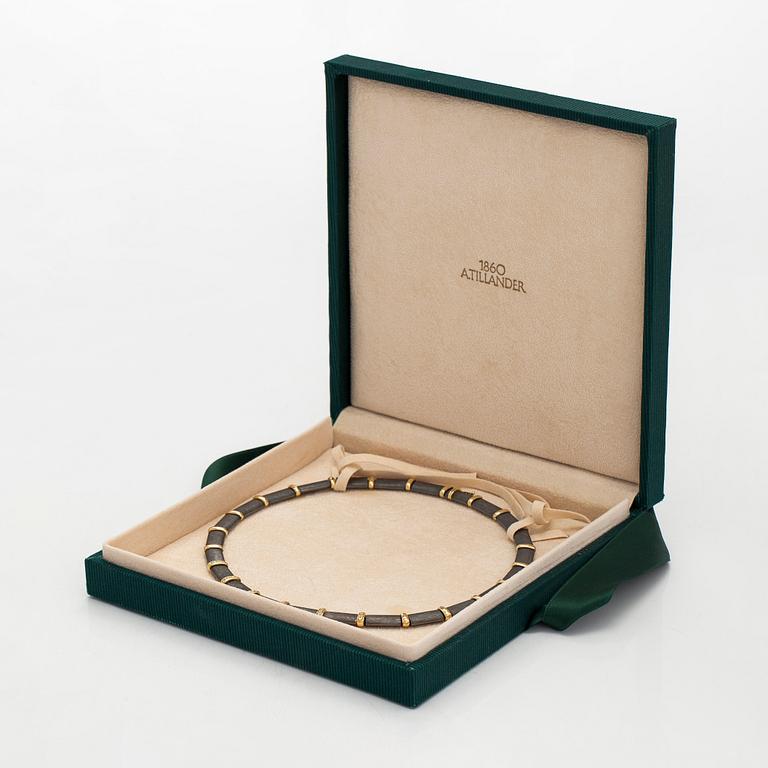 Collier, svartrodinerat 18K guld och diamanter, Tillander, Helsingfors 2005.