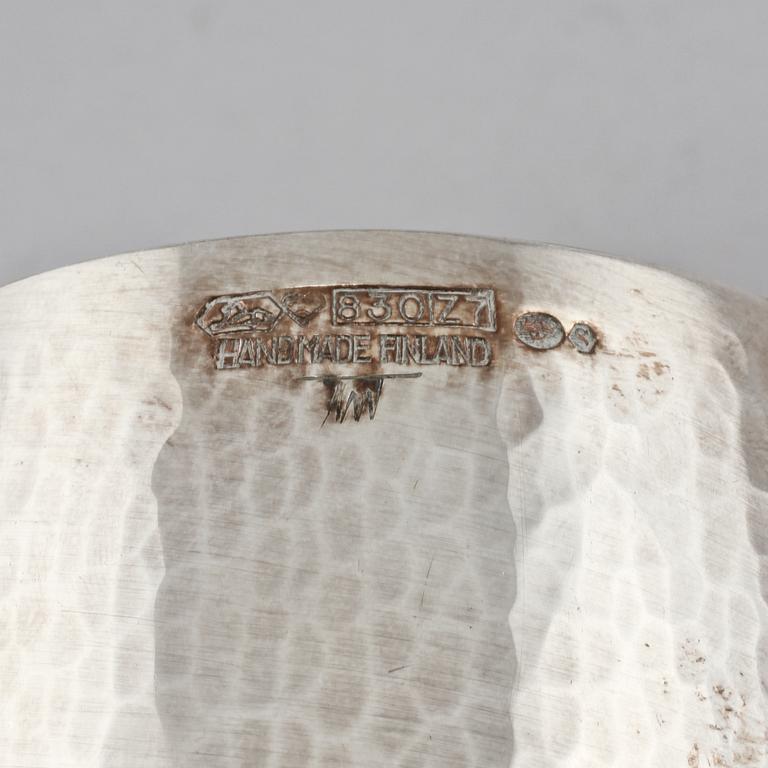 BÄGARE, ett par, silver, Tapio Wirkkala, 1977. Vikt 207 g.