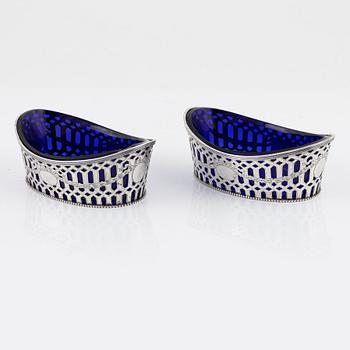 A pair of silver bowls with glass inserts, Peter Hertz, Copenhagen, Denmark, 1910.