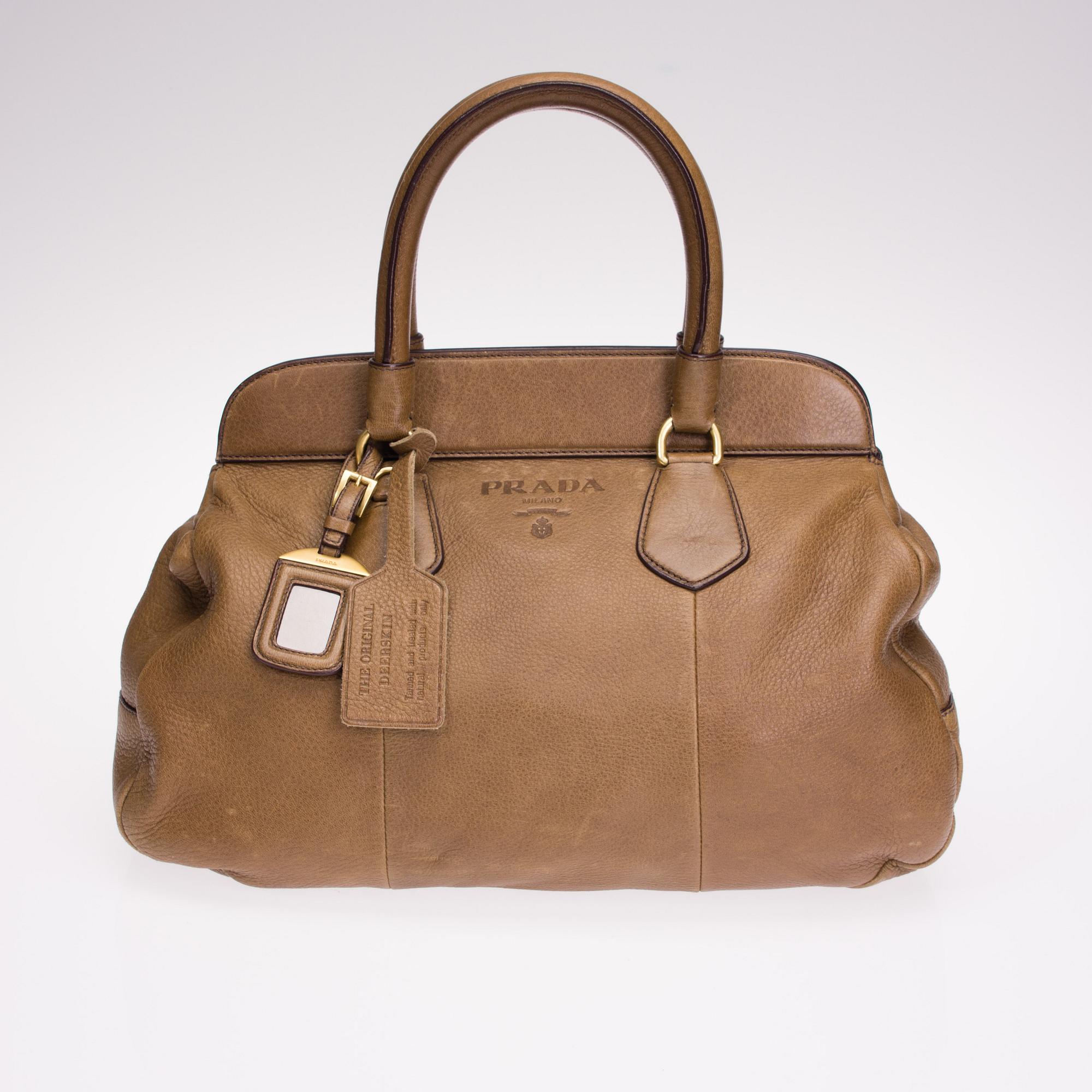 LAUKKU, Prada.
