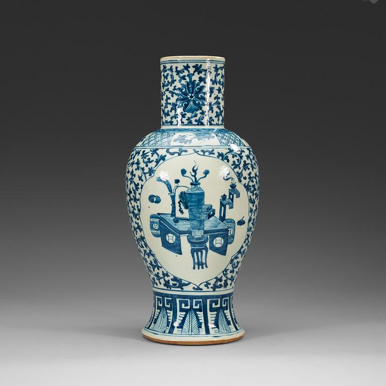 A blue and white vase, Qing dynasty (1644-1912).