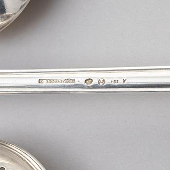 A silverware set, 105 pieces, and a cutlery box, marks of Erasmus Lindeström, Stockholm 1901-1902.