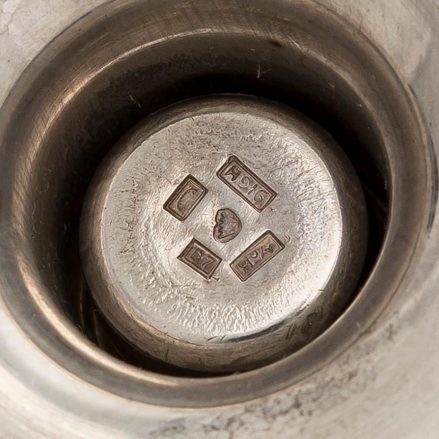 Bertel Gardberg, kynttilänjalkapari, hopeaa, "Birgitta", malli 22908, Hopeatehdas oy, Helsinki 1957.