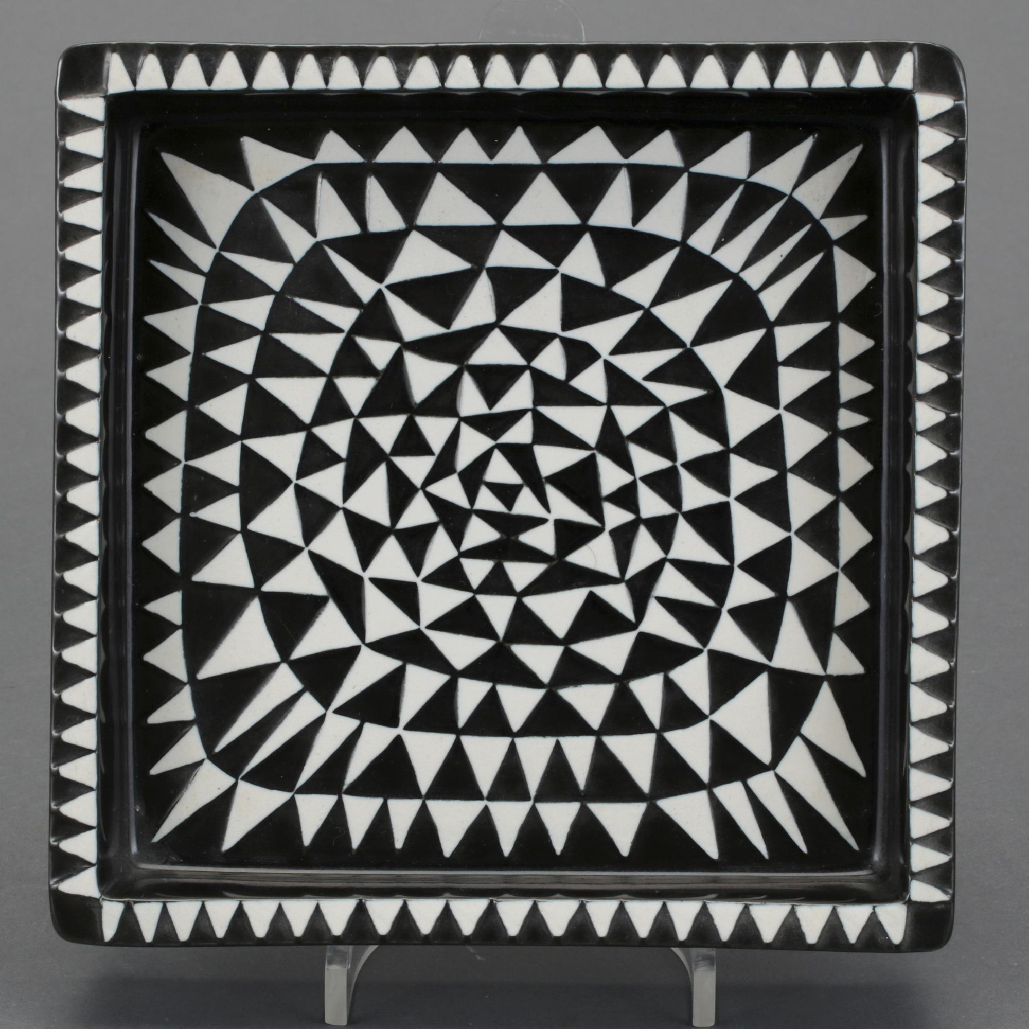 ASKFAT, stengods, "Domino", Stig Lindberg, Gustavsberg, 1900-talets andra hälft.